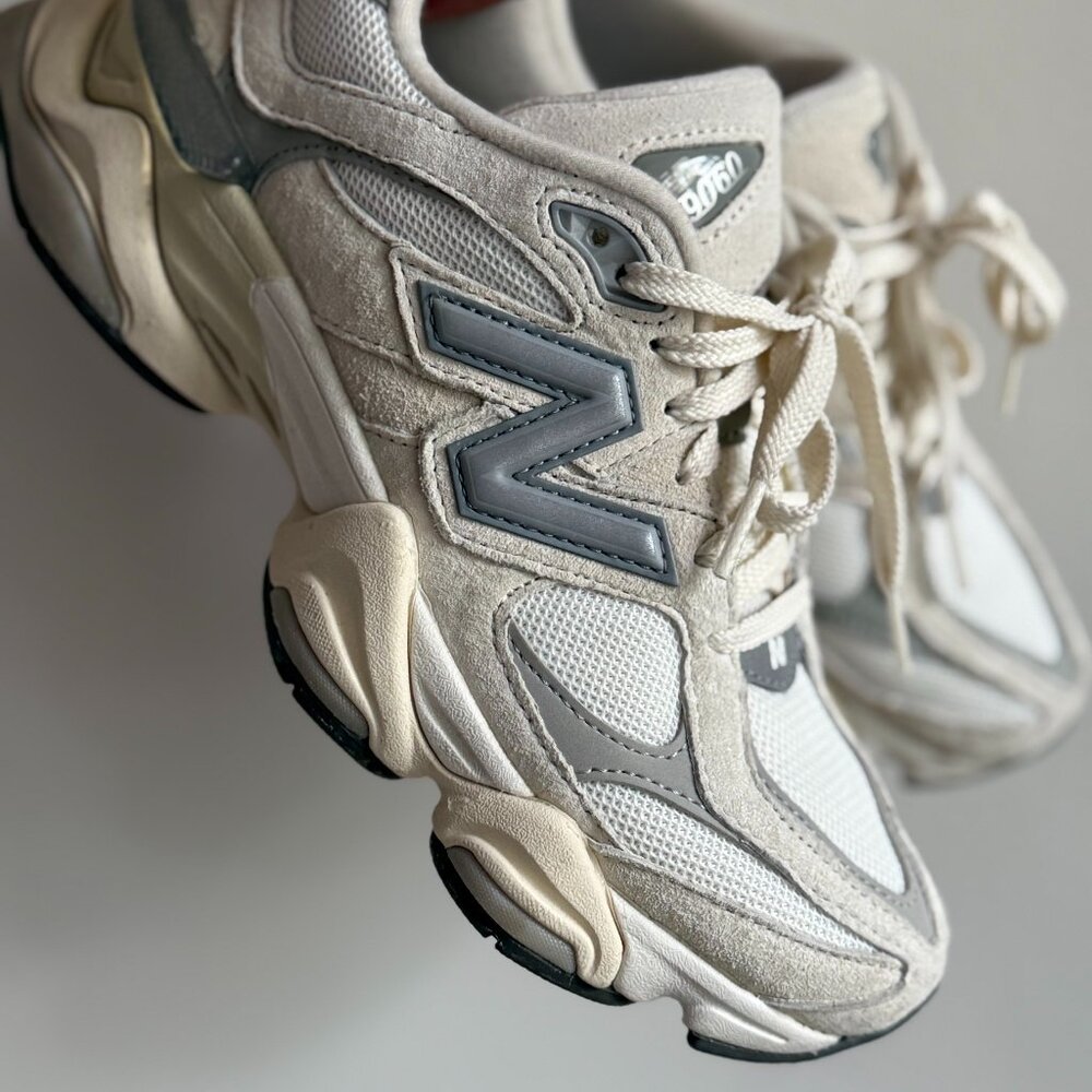New Balance 9060 Sea Salt Concrete Silver | Sz W7.5 / M6 | Like New